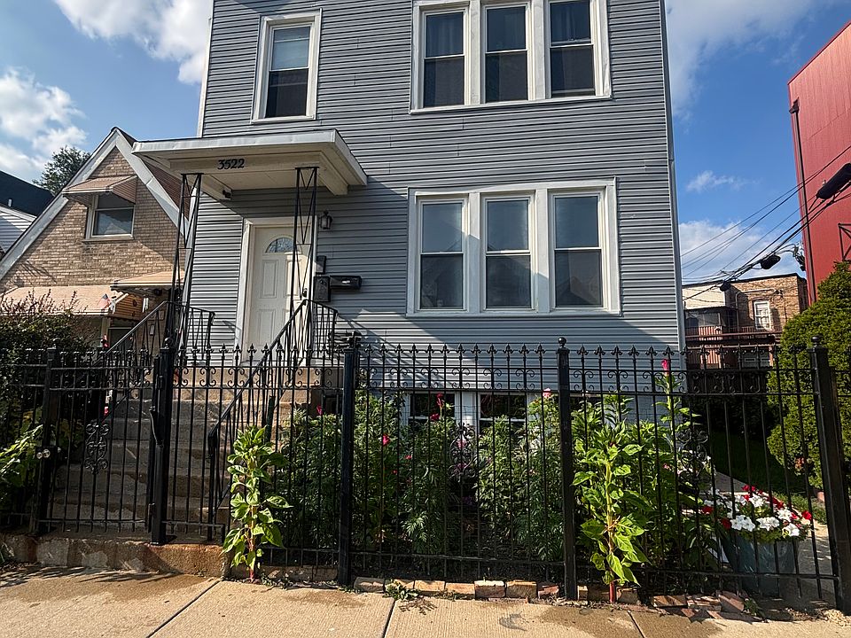1st image of 3522 W Wolfram St #1
