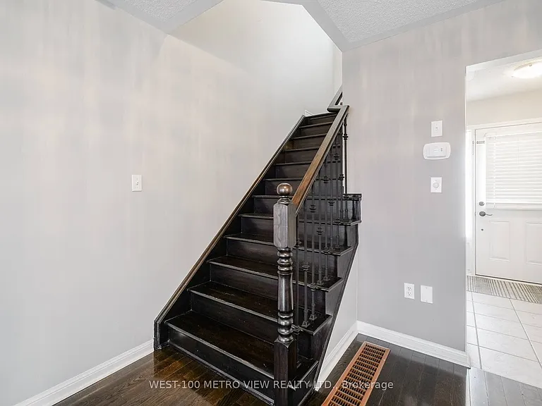 17 Georgian Rd — Photo 9