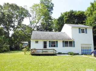 20 Terry Rd, Ronkonkoma, NY 11779