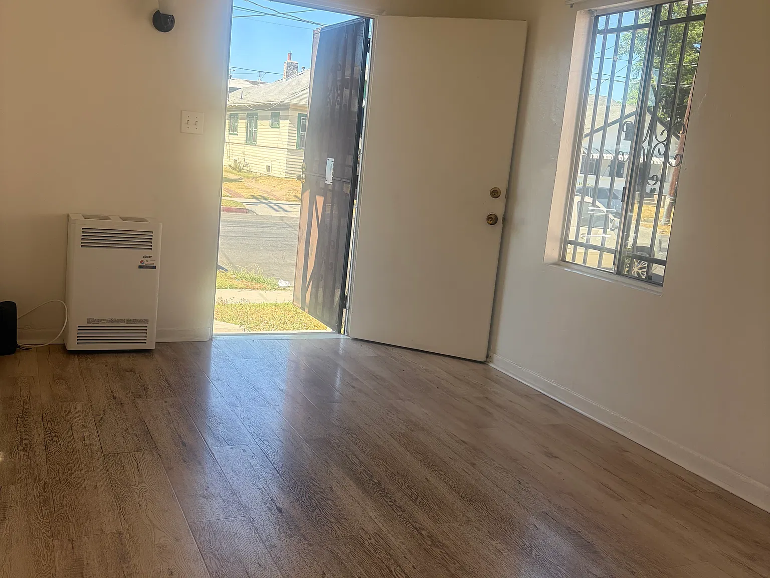 342 W 52nd Pl — Photo 3