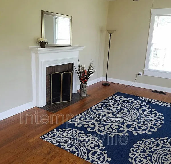 1900 Nickerson Ave — Photo 4