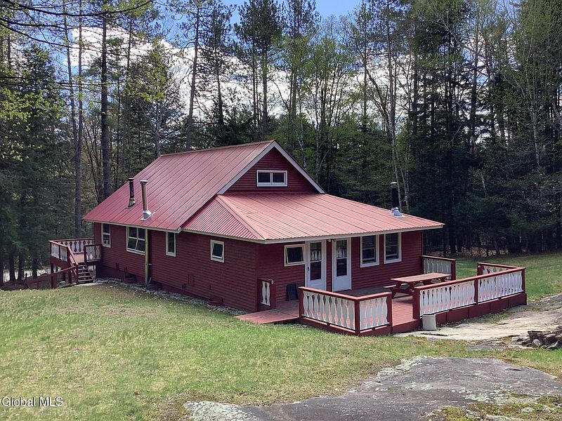 5th image of 527 Potter Brook Road
