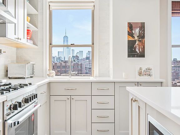 3rd image of 136 Waverly Pl #17E