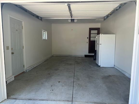 2nd image of 112 Meadow Ln