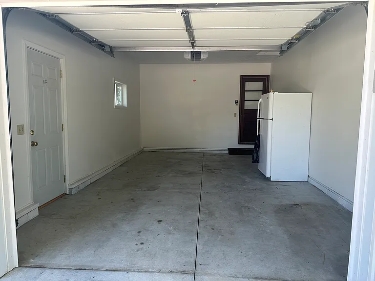 112 Meadow Ln — Photo 2