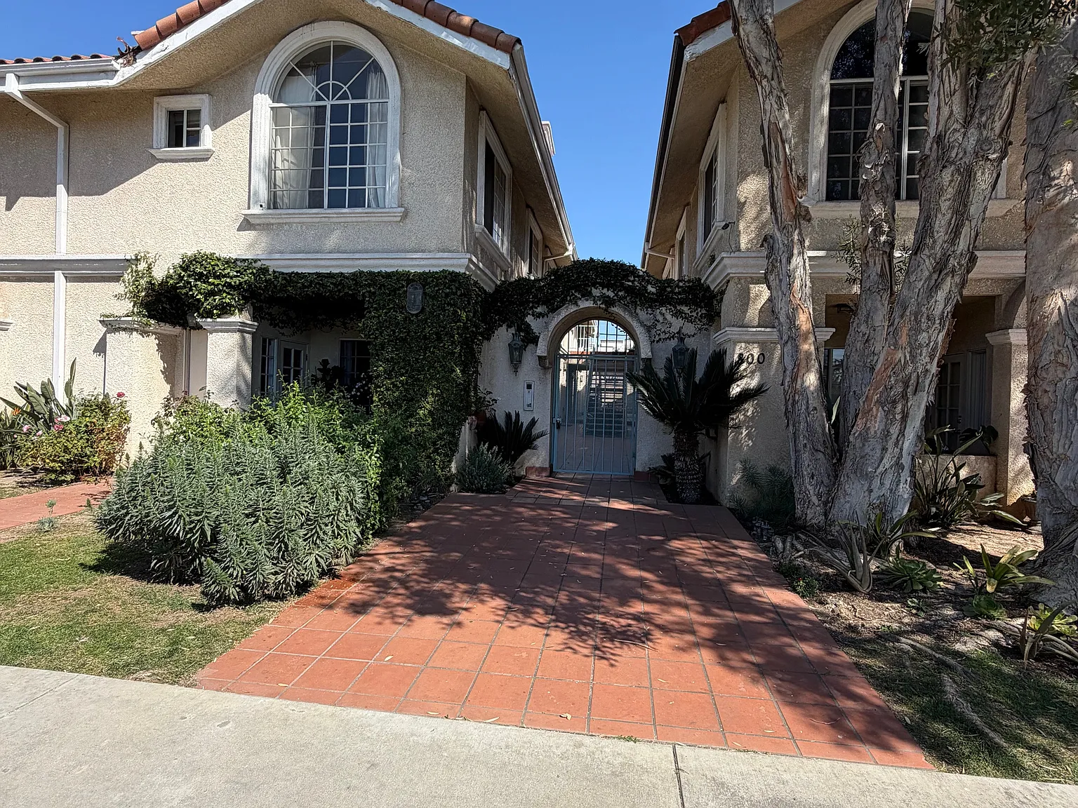 800 N June Street — Photo 3