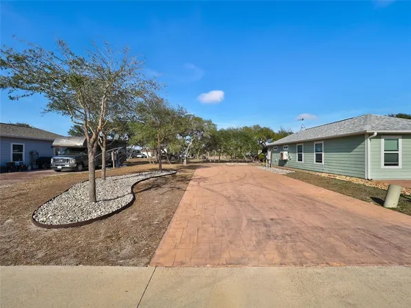 89 Augusta Cir, Aransas Pass, TX 78336