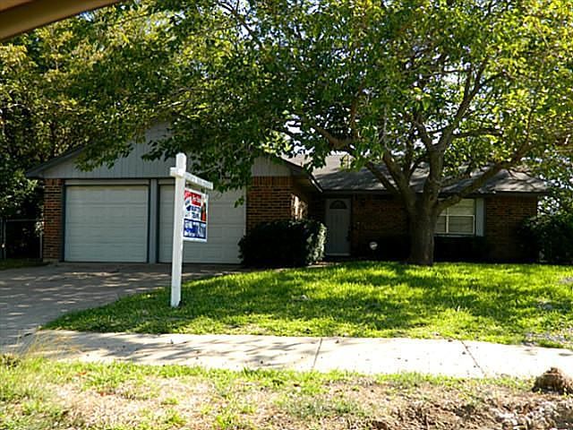 1st image of 1032 Darnel Ln
