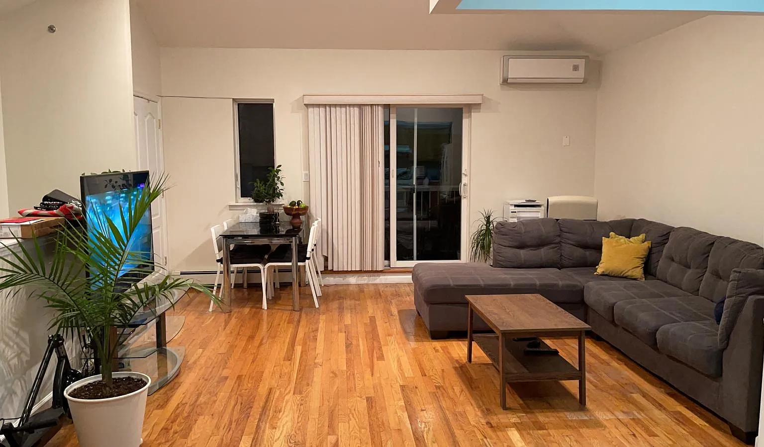 3 bed, 1050 sqft, $3,300 — Photo 1
