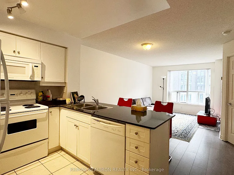 19 Barberry Pl #416 — Photo 3