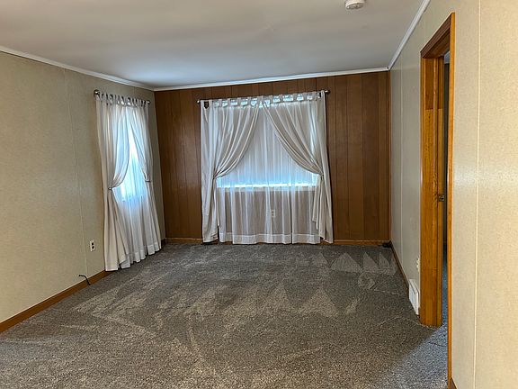 3rd image of 6424 Barker Ave