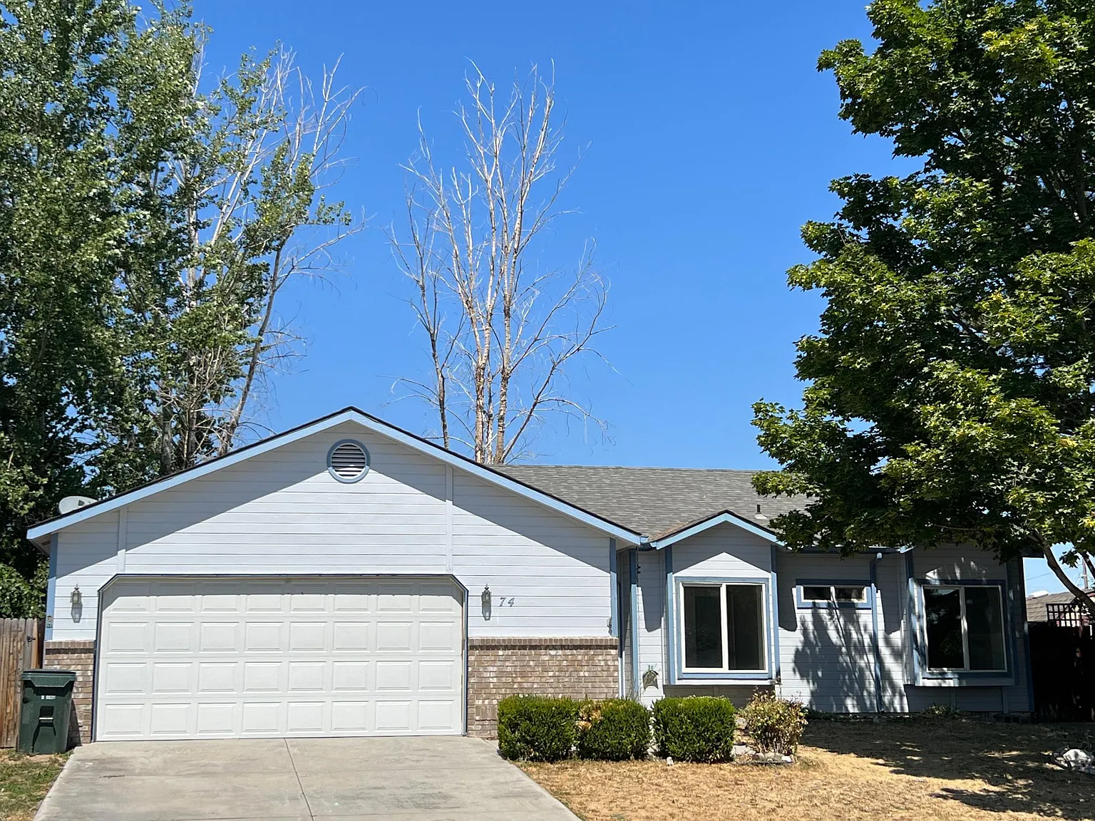 74 W Davenport Dr — Photo 1