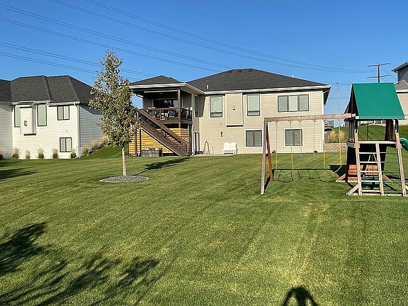 Large (flat) backyard!