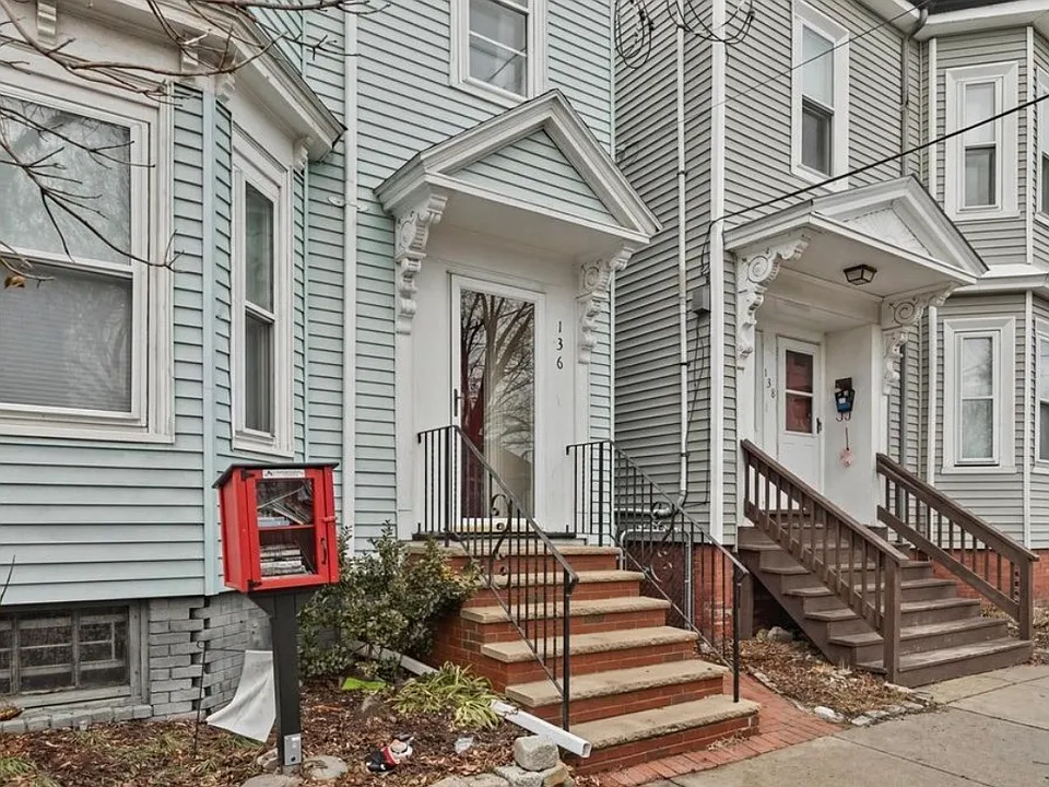 136 Coleridge St #2