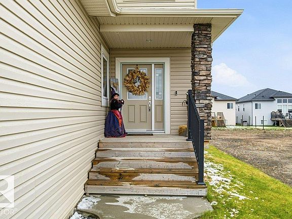 3rd image of 31 Whitetail Rd