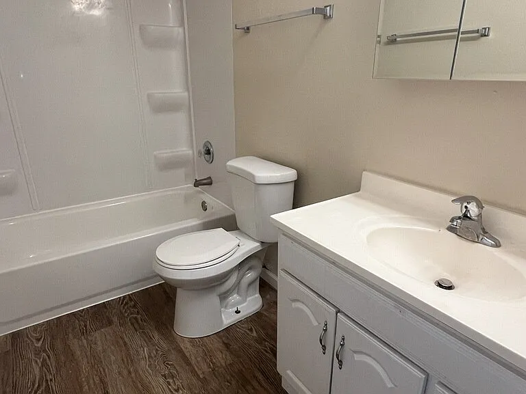 1025 E Pearl St #C — Photo 7