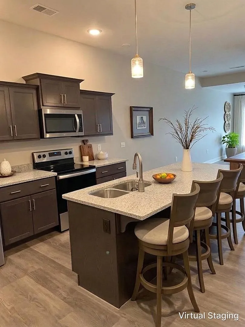 A taste of Tuscany! Gorgeous 2 Bedroom 2 Bath 2 Car Garage in a Gated Community — Photo 4