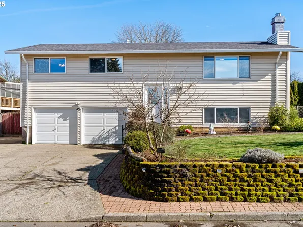 13273 Eastborne Dr, Oregon City, OR 97045