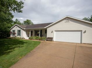 10411 Meadowhurst Ln, Chardon, OH 44024