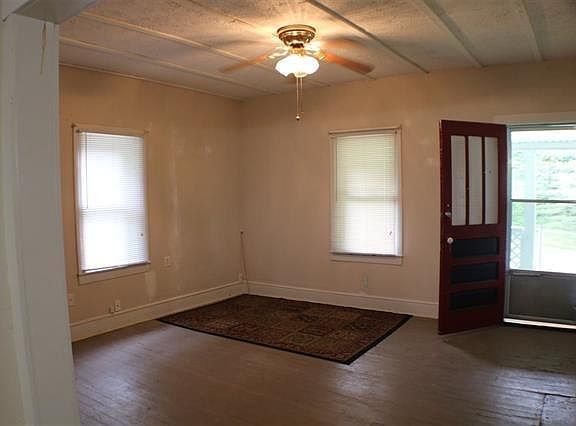 2nd image of 1217 N Highway 3