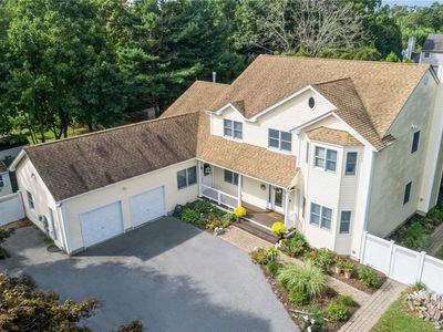 11 Kemp Court, East Islip, NY, 11730