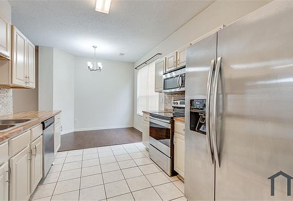 4th image of 6514 Lake Mill Ct