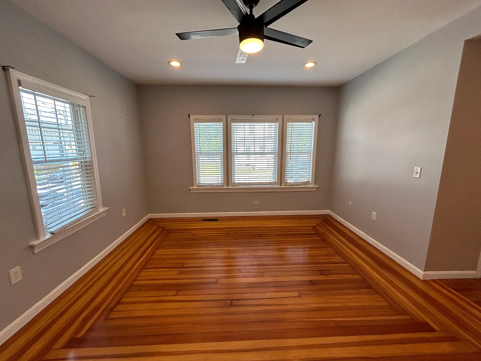 2 bed, 900 sqft, $2,100 — Photo 4