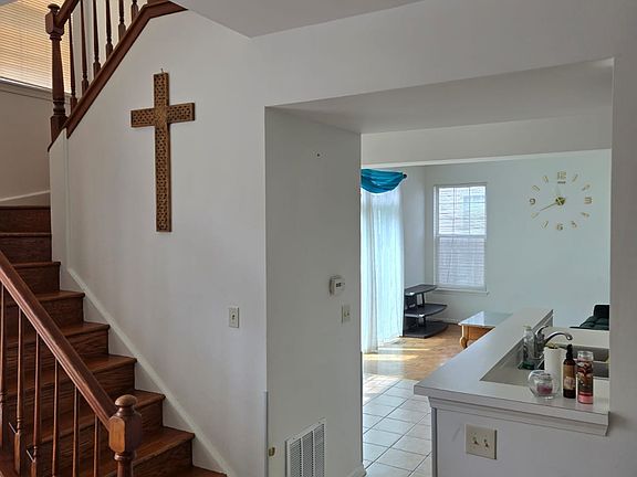 3rd image of 208 Wilton Ln