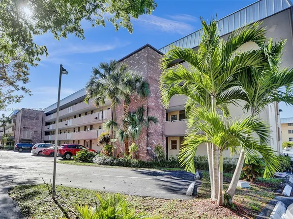 3600 NE 170th St APT 406, North Miami Beach, FL 33160