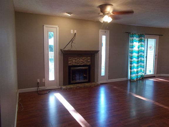4th image of 306 N Maude Dr E