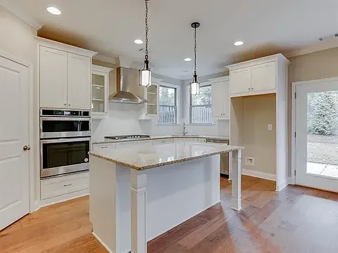 1881 Weston Ln — Photo 4