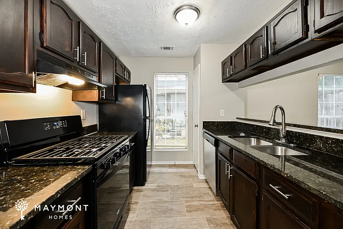3131 Linden Dr — Photo 6
