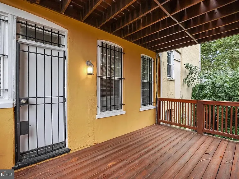 302 V St NE — Photo 13