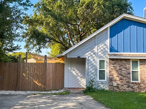 4200 Baywoods Dr Photo 1