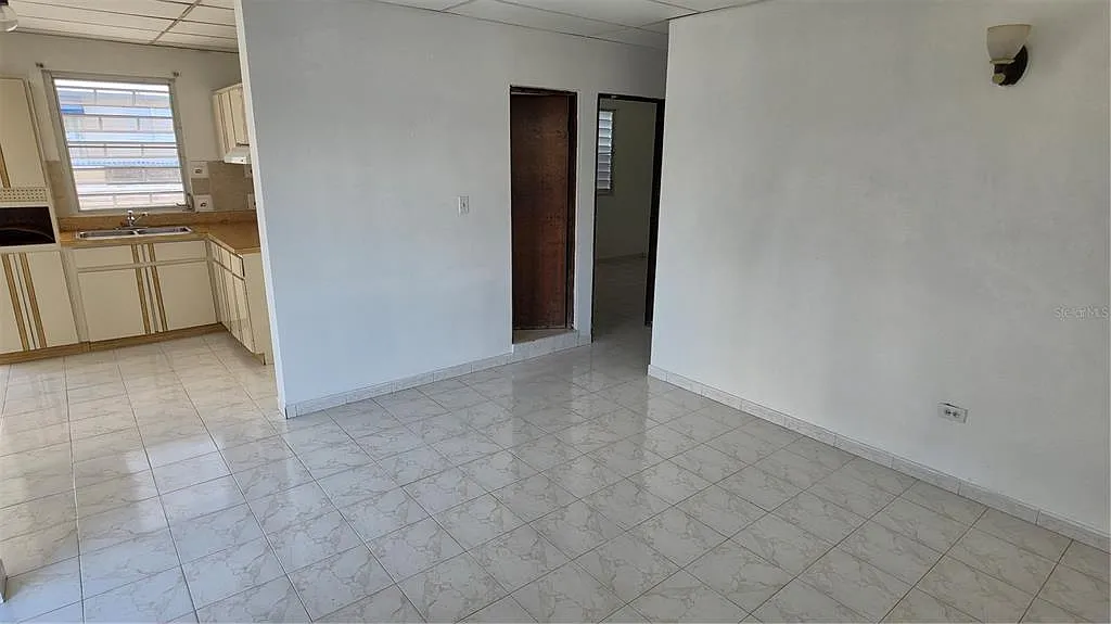 3 bed, 1.0 bath, 1100 sqft, $1,150 — Photo 4