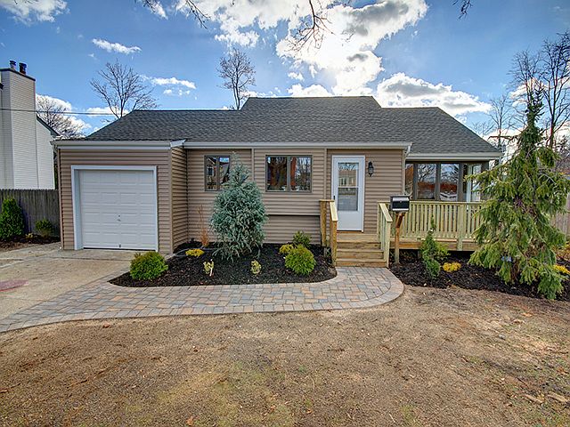 1st image of 40 Canterbury Ln