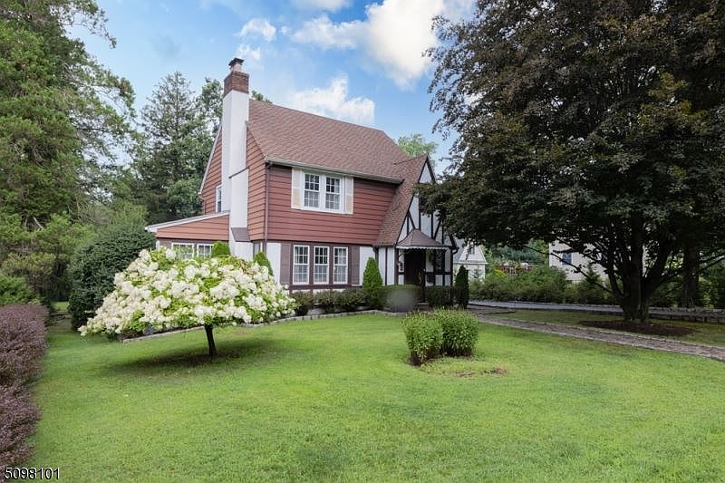 1st image of 55 Airmount Ave