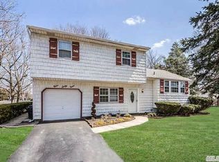 969 Sycamore Ave, Bohemia, NY 11716