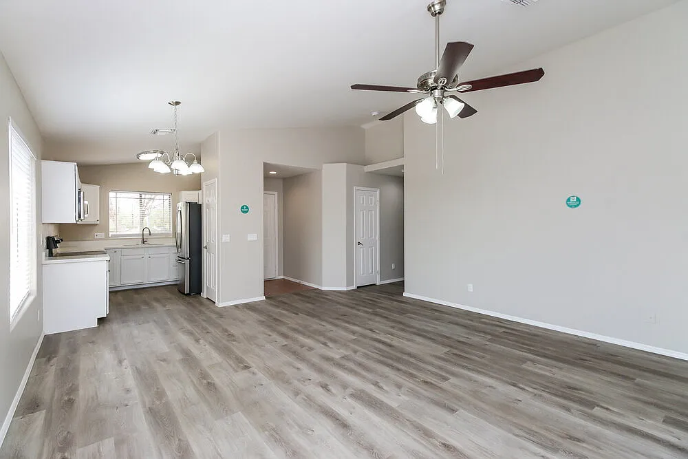 3 bed, 2.0 bath, 1113 sqft, $2,020 — Photo 4