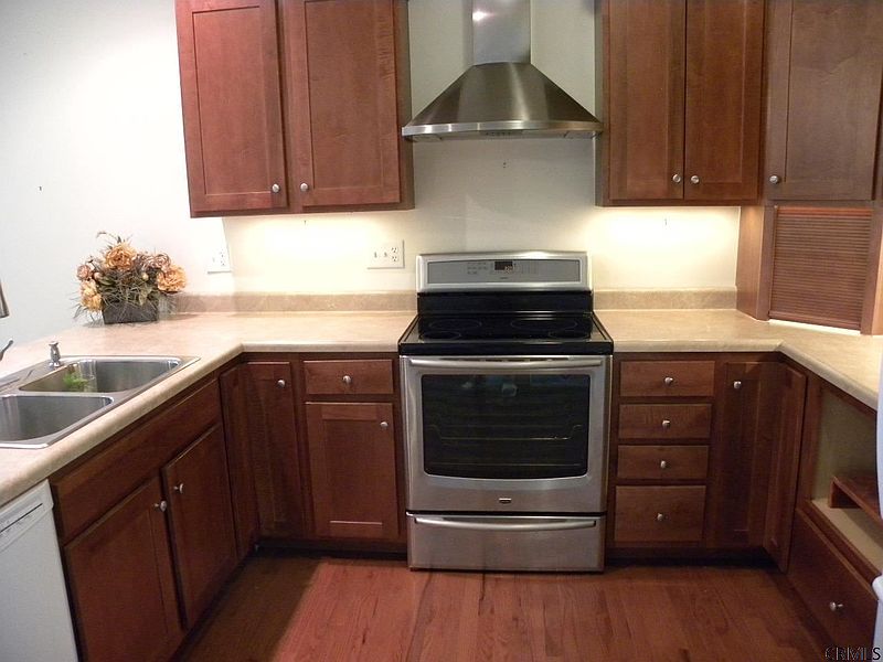 3rd image of 3 BEECH TREE Court