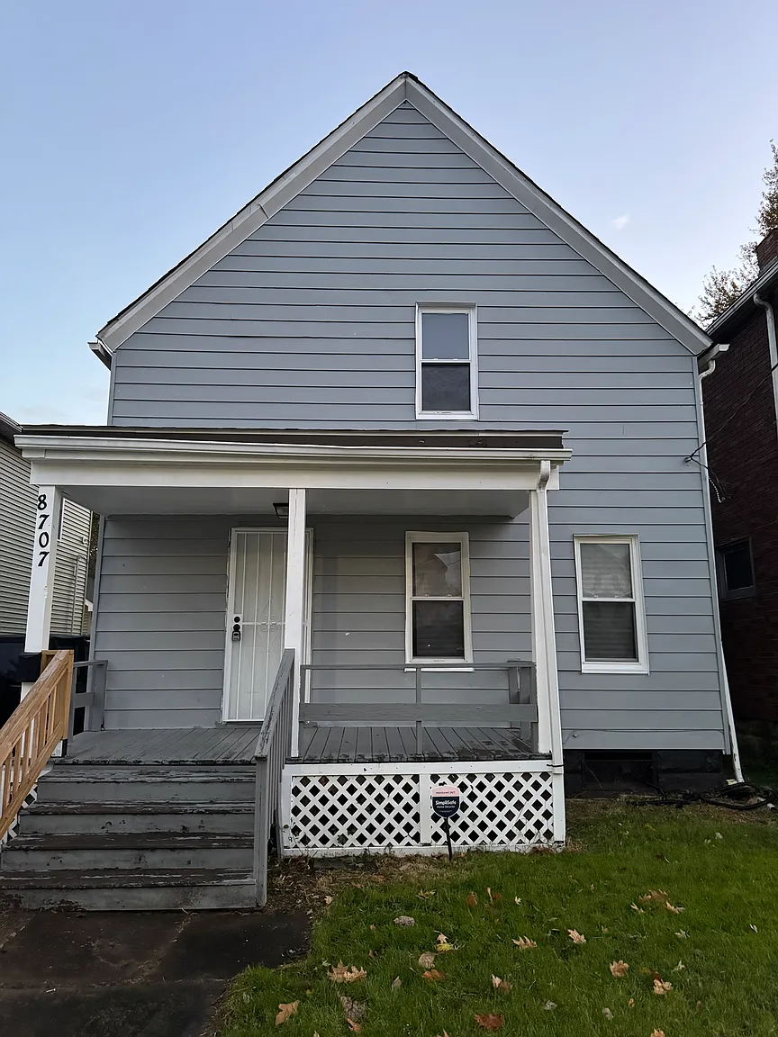 8707 Tompkins Ave photo 1