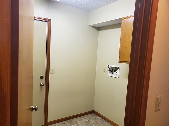 4th image of 227 Elas Ct