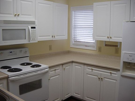 2nd image of 217 Old Brickyard Cir