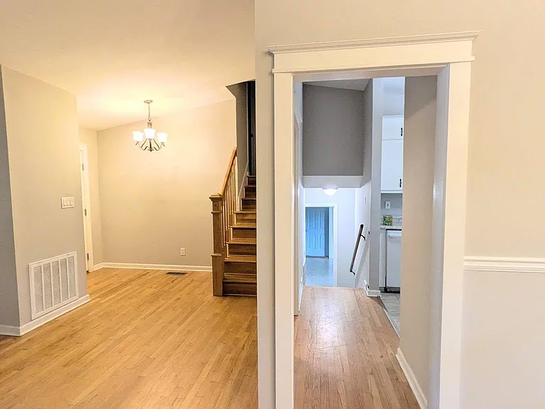 310 Cumberland Dr SE — Photo 4