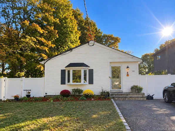 520 Starlight Drive, Shirley, NY 11967
