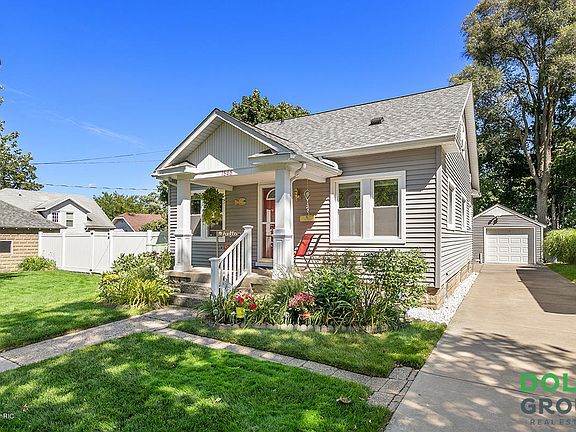 3rd image of 1546 Escott Ave NW