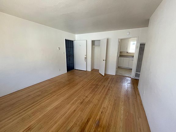 3rd image of 6925 Macarthur Blvd #6925