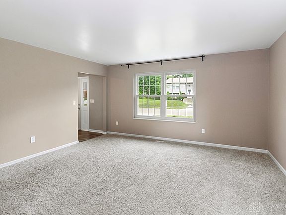 3rd image of 4939 Strathaven Dr