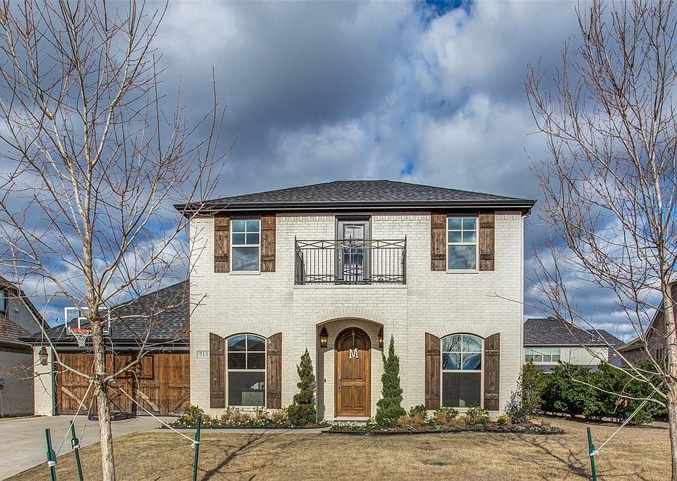 1st image of 713 Rosewood Pl