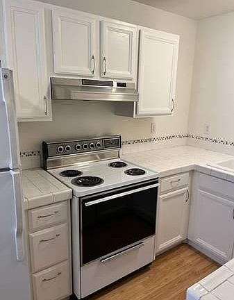 2nd image of 207 NE Grant St
